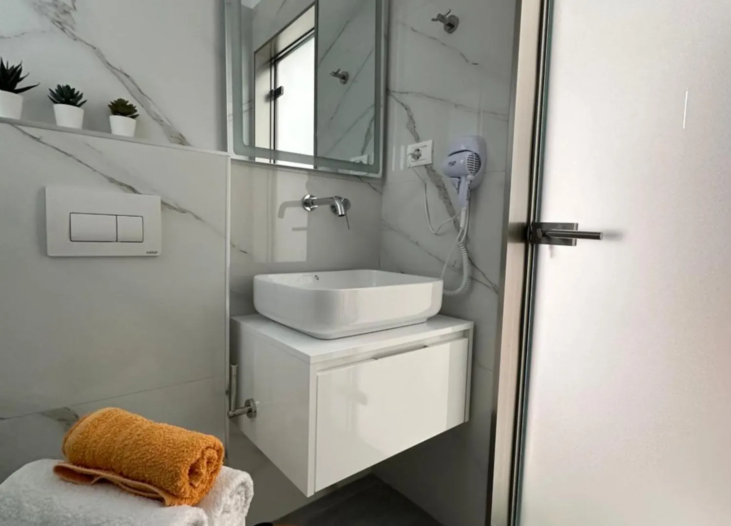 Harmonia Guest House 2 Himare