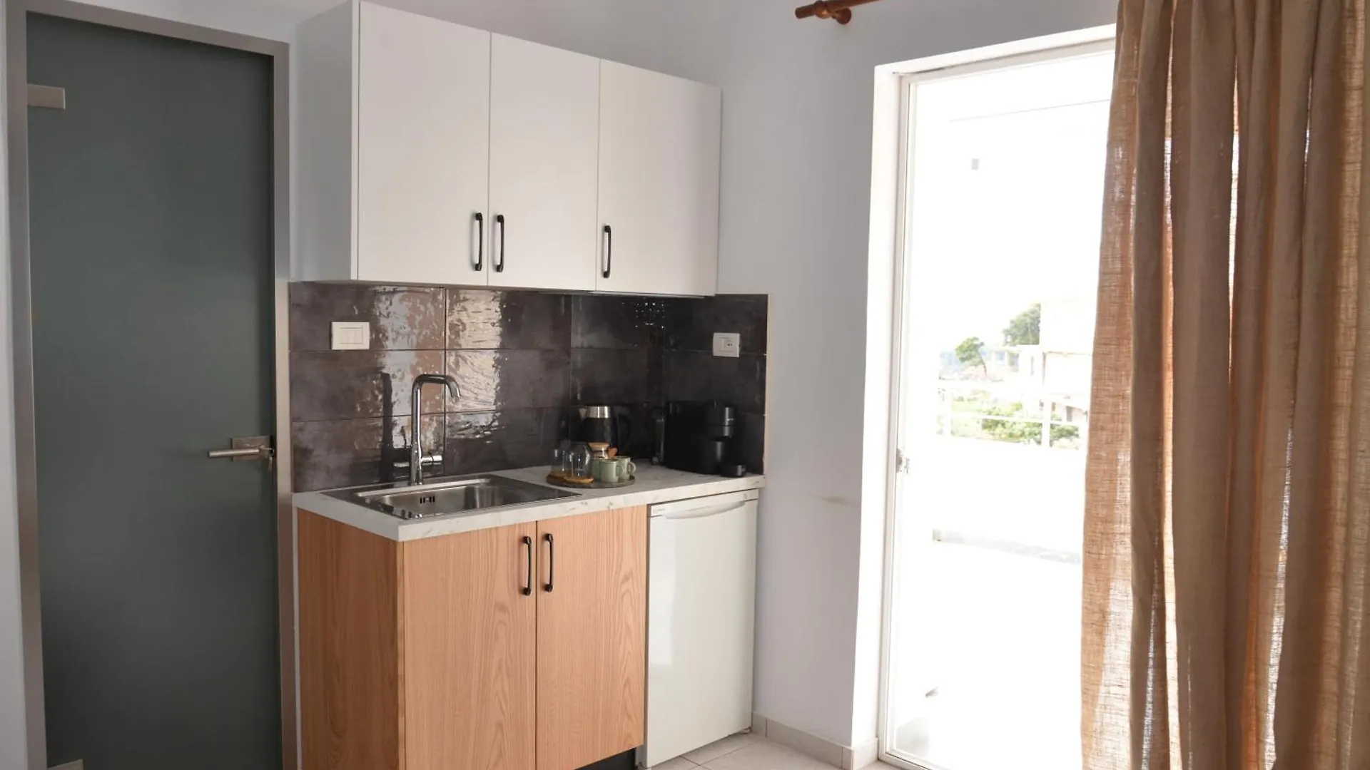 Harmonia Guest House 2 Himare
